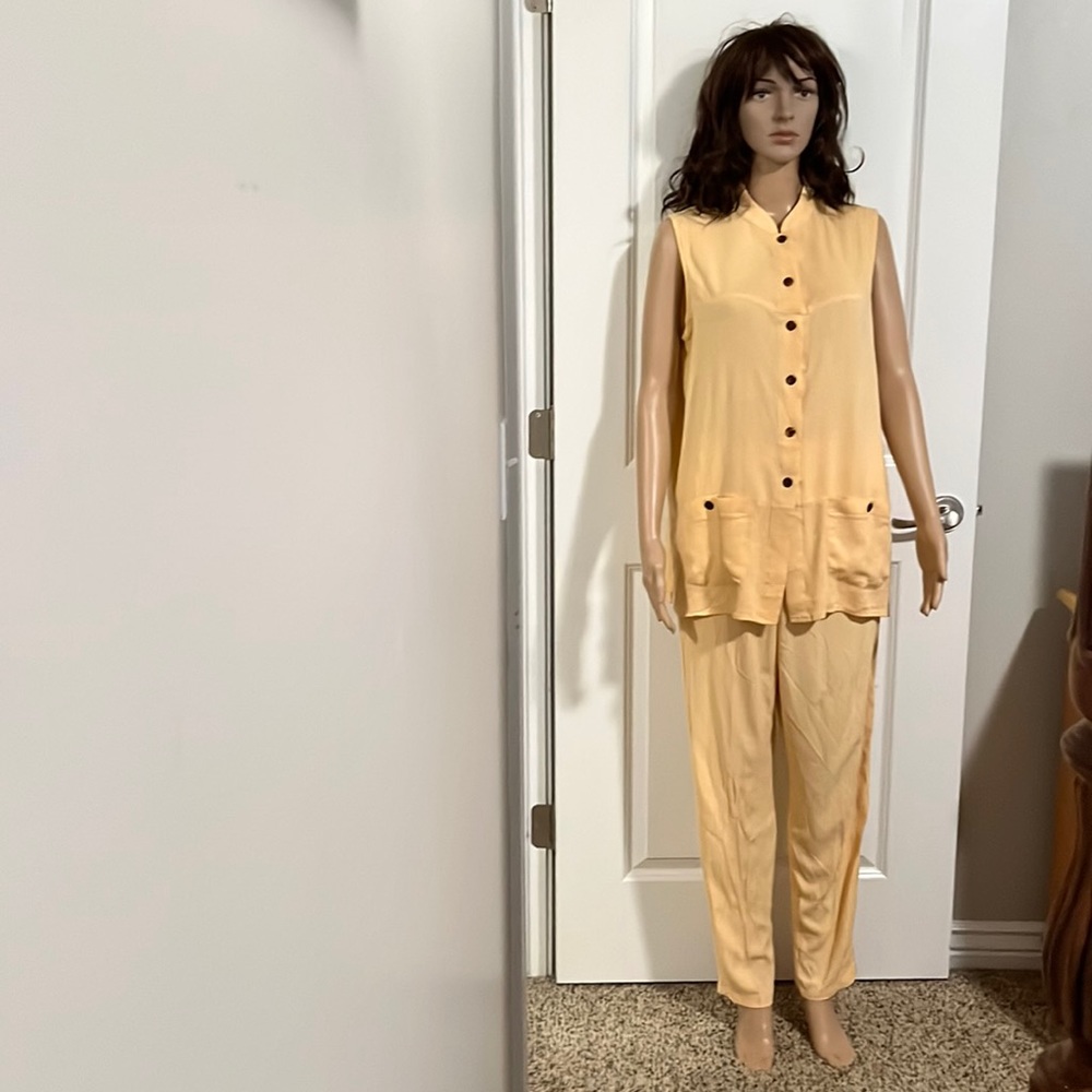 Peach 2 piece summer/ spring/ or vacation outfit very nice like new.